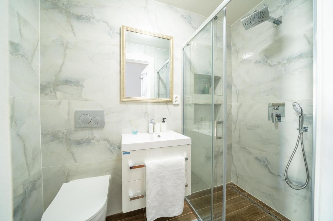 Exclusive Apartment With A View Of Prague Castle And Vltava River Bagian luar foto