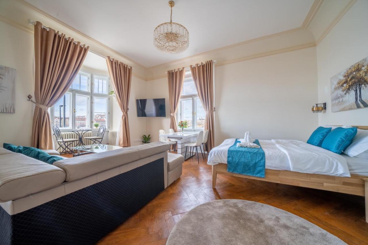 Exclusive Apartment With A View Of Prague Castle And Vltava River Bagian luar foto