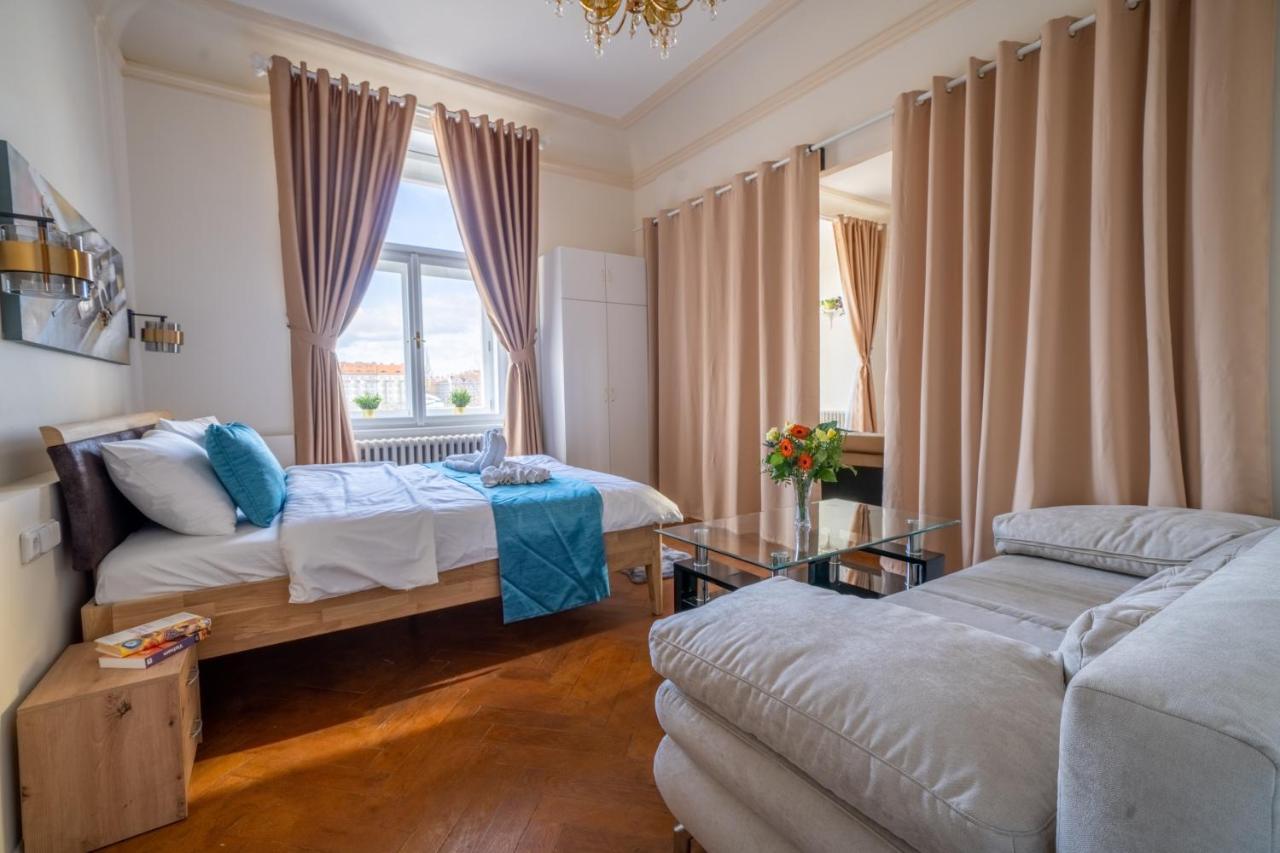 Exclusive Apartment With A View Of Prague Castle And Vltava River Bagian luar foto