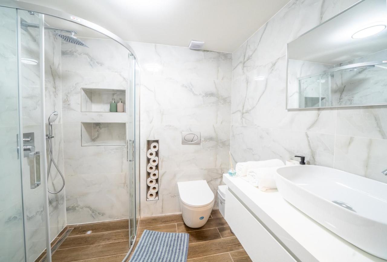 Exclusive Apartment With A View Of Prague Castle And Vltava River Bagian luar foto