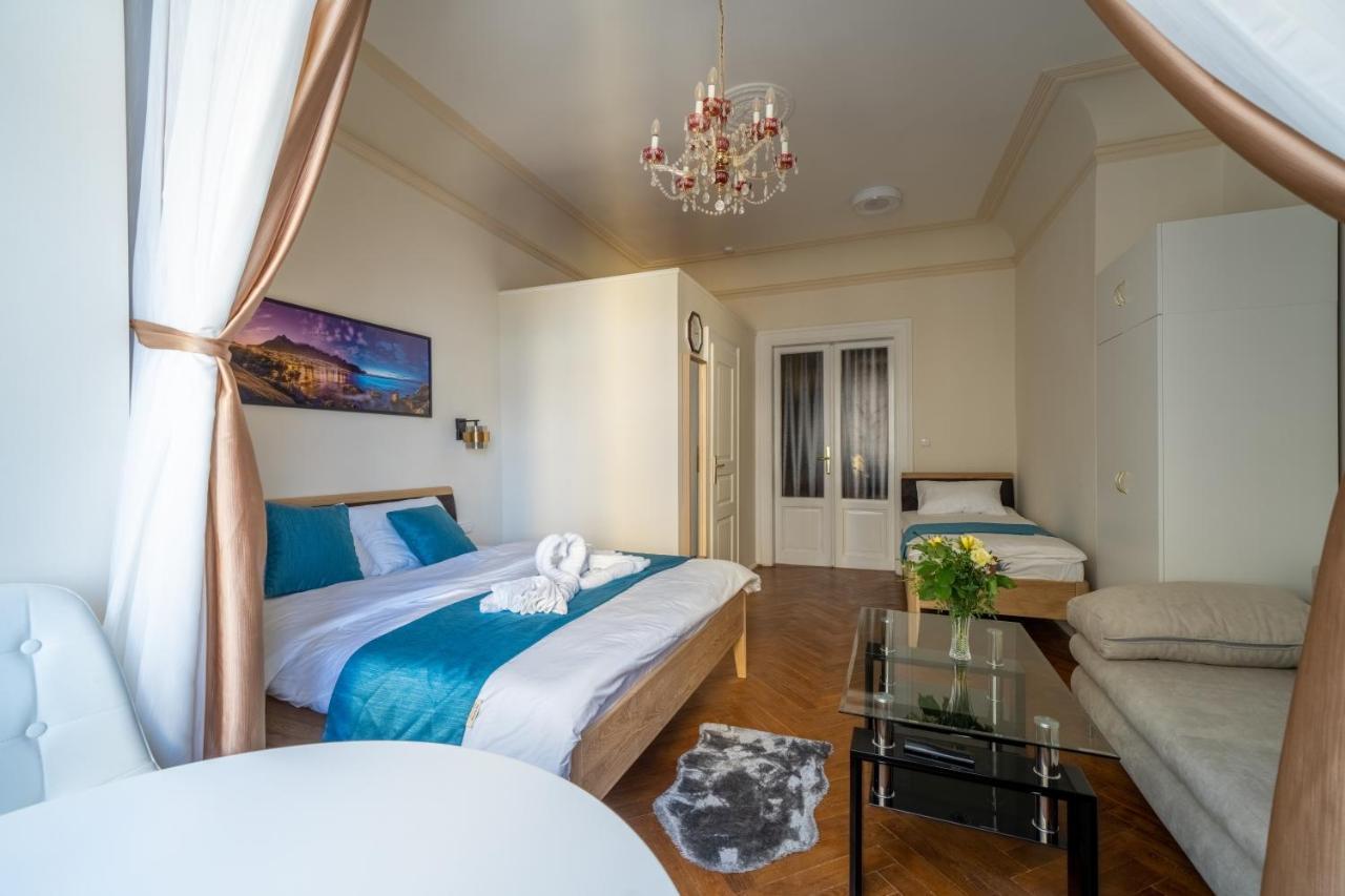 Exclusive Apartment With A View Of Prague Castle And Vltava River Bagian luar foto