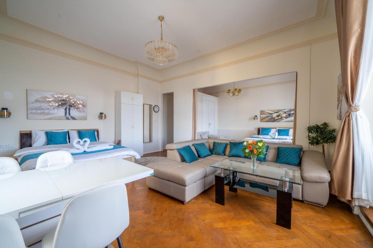 Exclusive Apartment With A View Of Prague Castle And Vltava River Bagian luar foto